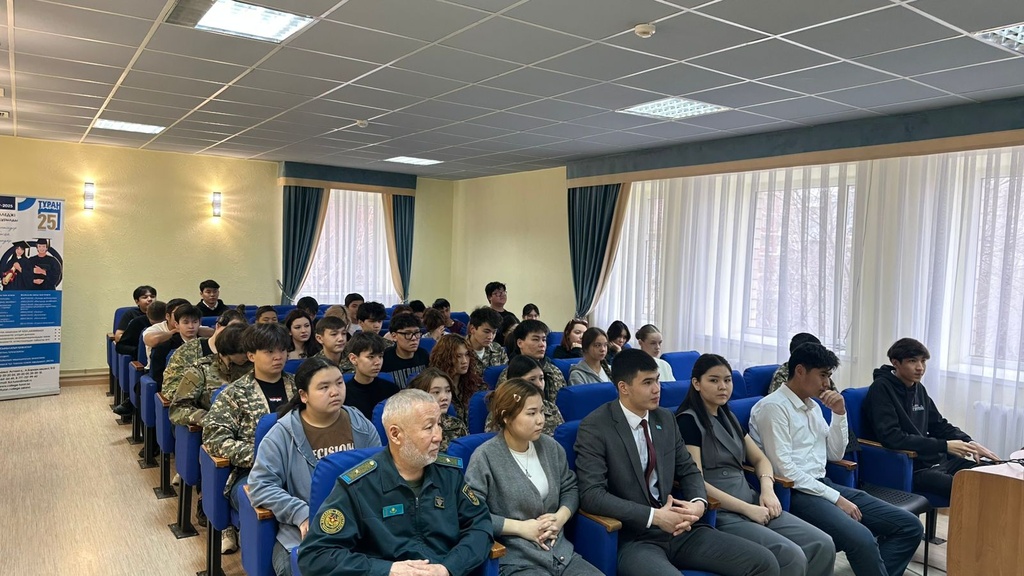 Экология и принципы «Таза Қазақстан»: просветительская лекция для студентов столицы